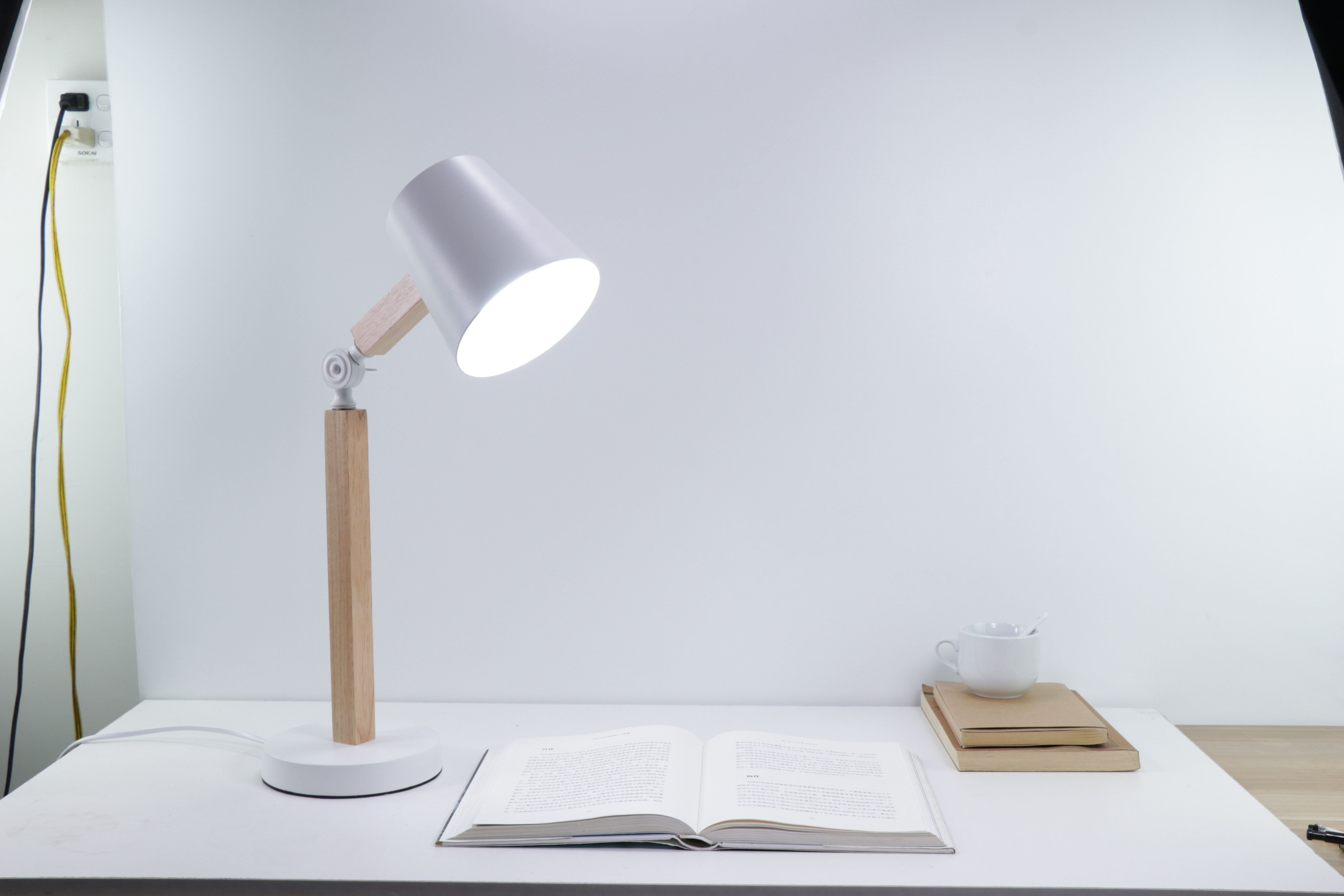 Wholesale Custom Study Eye Protection Wooden Nordic Table Lamp - Yide Lighting Model LMD-6058